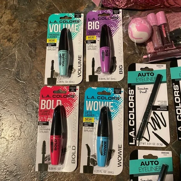 ✨ Makeup Bundle ✨ Ulta GWP Fall 2023 w/4 LA Colors Mascaras and 4 Eyeliners - Picture 3 of 12
